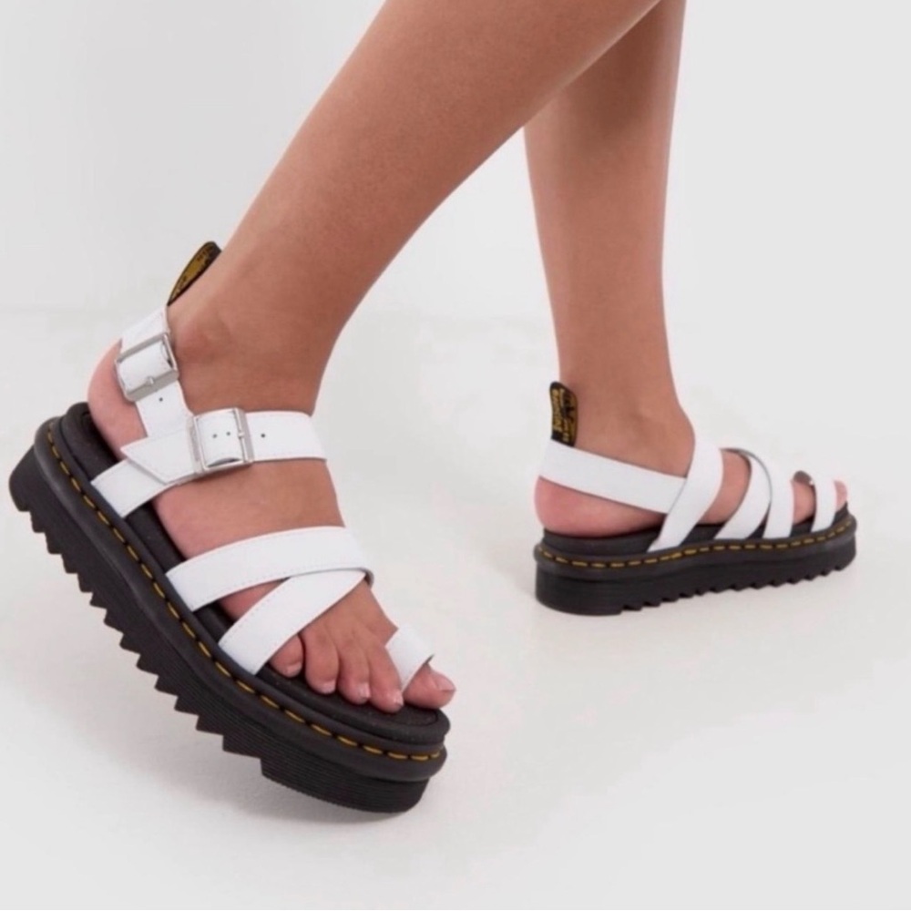 NWOT- Dr. Martens RETIRED ‘Avry’ Hydro Leather Sandals w/Toe Loop